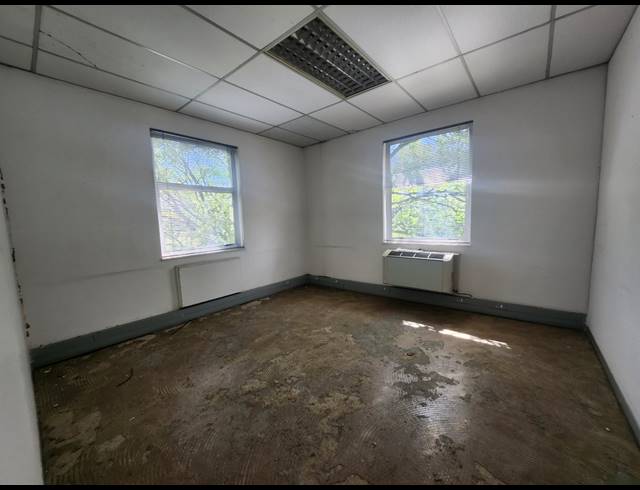 384M² OFFICE TO LET IN VORNA VALLEY